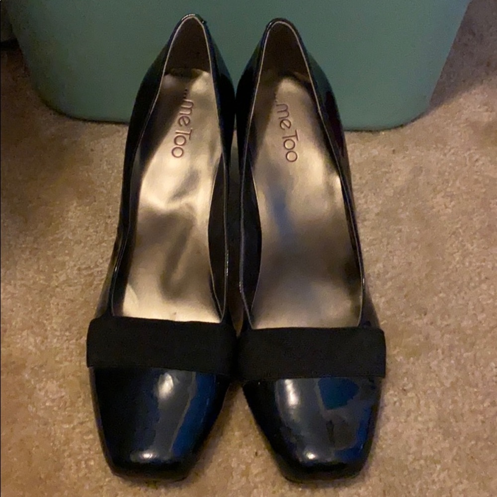 Me Too Paisley Leather Pumps in Navy, size 10.5
